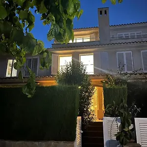 Сasa de vacaciones Adosado Con Piscina 4 Habitaciones, 8 Huespedes, Cambrils
